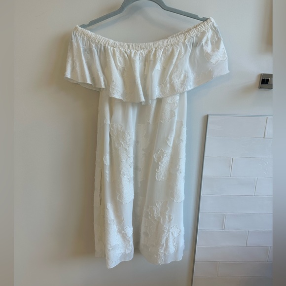 Wilfred Aritzia white off shoulder dress - Picture 3 of 4